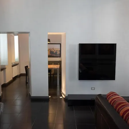 Casa I 4 Leoni, In The Center Of شقة *