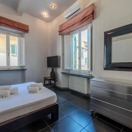 Casa I 4 Leoni, In The Center Of Apartment *