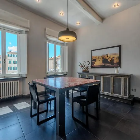 Casa I 4 Leoni, In The Center Of