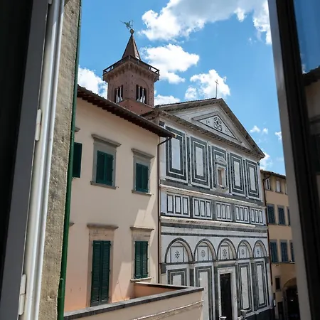 Casa I 4 Leoni, In The Center Of