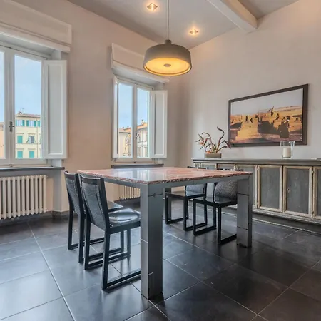 Casa I 4 Leoni, In The Center Of
