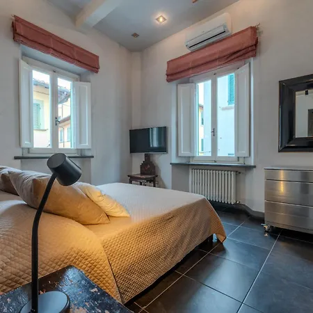 Casa I 4 Leoni, In The Center Of Apartment *