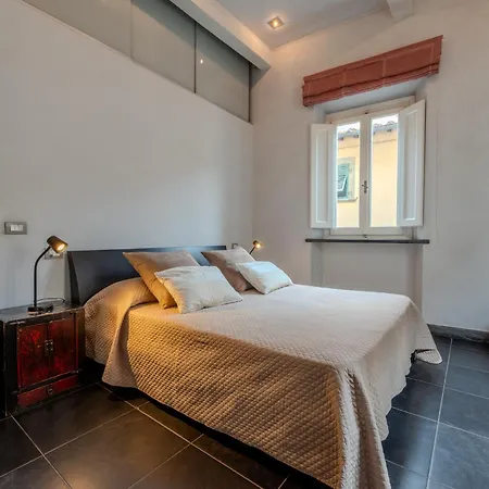 Casa I 4 Leoni, In The Center Of