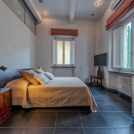 Casa I 4 Leoni, In The Center Of Apartment *